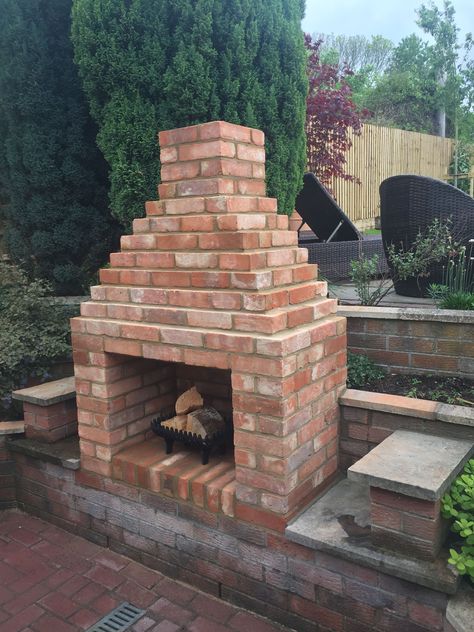 Outdoor Fireplace Brick, Outside Fireplace, Diy Outdoor Fireplace, Outdoor Fireplace Designs, Outdoor Fireplace Patio, Backyard Fireplace, Pergola Design, Outdoor Kitchen Design Layout, Backyard Fire