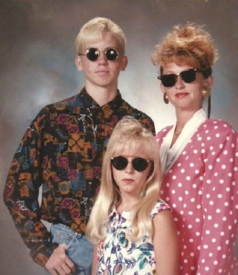 Imgur: The most awesome images on the Internet. Awkward Family Pictures, Awkward Family Portraits, Bad Family Photos, Funny Family Photos, Awkward Pictures, Awkward Photos, Sibling Photos, Awkward Family Photos, Glamour Shots