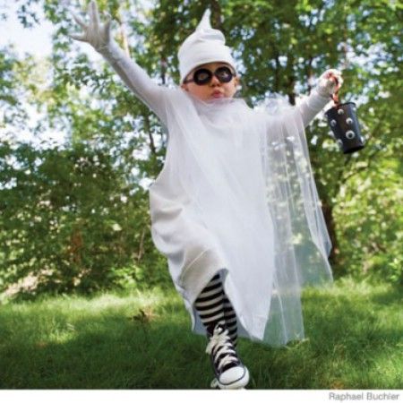 Ghost - 60 Fun and Easy DIY Halloween Costumes Your Kids Will Love Ghost Costume Kids, Sew Costume, Easy Homemade Halloween Costumes, Diy Costumes Kids Boys, Sew Halloween Costume, Diy Ghost, Ghost Halloween Costume, Ghost Diy, Boo Tiful