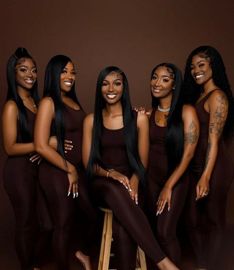 Hair Photoshoot Ideas Photo Shoots, Sisters Photoshoot Outfit Ideas, Hair Braider Photoshoot, Photoshoot Ideas With Friends Black, Braiders Photoshoot Ideas, Braided Photoshoot Ideas, Group Business Photoshoot, Braider Photoshoot Ideas, Braid Photoshoot Ideas Black Women