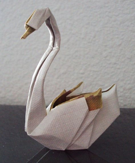 Origami: Swan Origami Stella, Dragon Origami, Origami Star Box, Origami Swan, Tutorial Origami, Origami Artist, Origami And Quilling, Crafts Origami, Origami Fashion