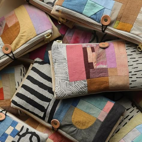 Bag Sewing Ideas, Fabric Scrap Projects, Hand Quilting Designs, Patchwork Clutch, Quilt Bags, Fantasy Craft, Tool Pouches, Bag Accessories Diy, Patchwork Inspiration