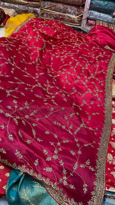 Bridal Chunni Design, Gotapatti Work Saree, Bridal Chunni, Rajputi Dress, Bridal Dupatta, Lehenga Designs Simple, Latest Bridal Dresses, Fashionable Saree Blouse Designs, Fancy Sarees Party Wear