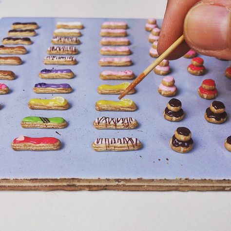 Miniature Patisserie, Stephanie Kilgast, Mini Ideas, Food Sculpture, Miniature Bakery, Doll Diy Crafts, Tiny Food, Miniature Kitchen, Cute Clay