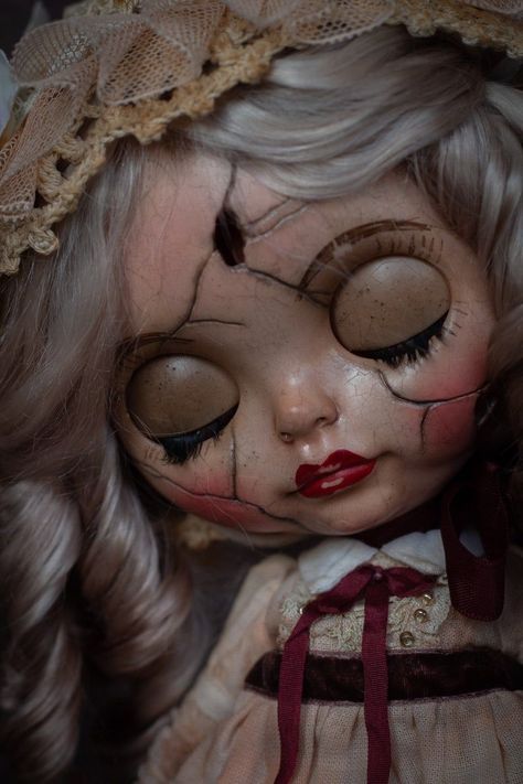 Porcelain Doll Aesthetic, Carnival Carousel, Doll Horror, Blythe Dolls For Sale, Doll Drawing, Broken Doll, Creepy Doll, Doll Aesthetic, Scary Dolls