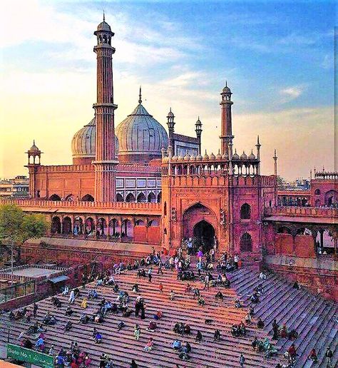 Delhi Monuments, Jama Masjid Delhi, Delhi Tourism, Delhi Travel, Jama Masjid, Mughal Architecture, Mosque Architecture, Snow Trip, Beautiful Mosques