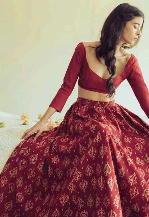 Red batik printed cotton lehenga with full sleeves and scoop deep necklines. Outfits Primavera, Cotton Lehenga, Indian Outfits Lehenga, Indian Saree Blouse, Indian Saree Blouses Designs, Blouse Designs Indian, Unique Blouse Designs, Saree Blouse Designs Latest, Lehenga Blouse