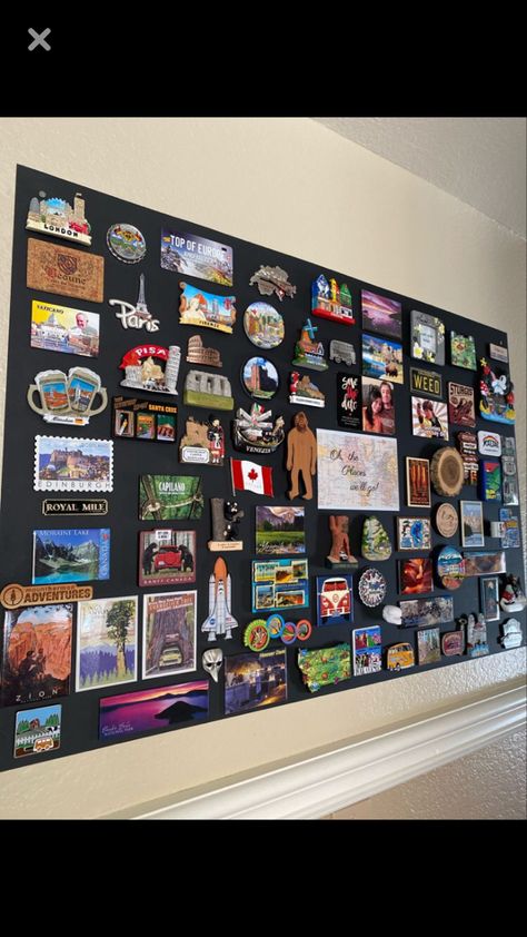 Magnetic Board For Travel Magnets, Magnetic Photo Wall, Souvenir Magnet Display Ideas, Travel Magnets Display Ideas, Sticker Display Ideas Wall Art, Magnet Collection Display, Travel Souvenirs Display, Magnet Display Ideas, Travel Magnet Display Ideas