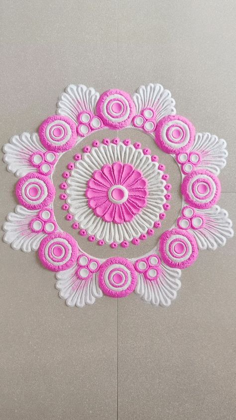 unique and beautiful rangoli design 😍 Diwali Rangoli Designs, Very Easy Rangoli Designs, Easy Rangoli Designs Diwali, Mehndi Designs Fingers, Embroidery Patterns Flowers, Simple Mehndi Designs Fingers, Rangoli Ideas, Rangoli Designs Flower, Rangoli Designs Diwali