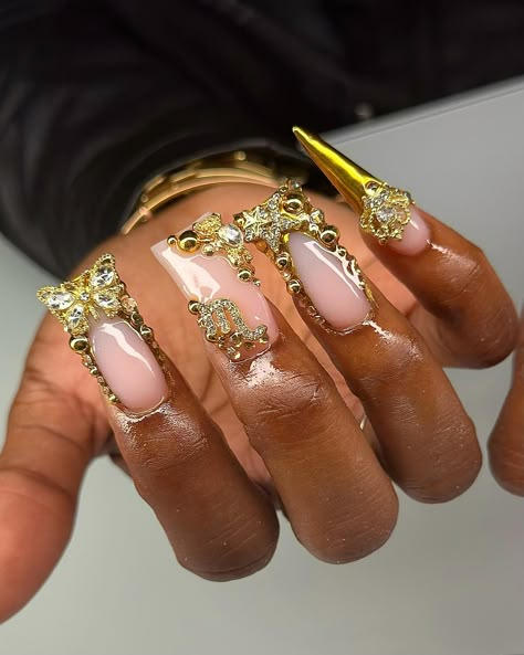 Happy #scorpioszn ♏🖤 Gold junky duck set 🌟🌟🌟🌟🌟 #ducknails #polygelnails #polygel #polygelextensions #makartt #makarttpolygel… | Instagram Duck Nails Chrome, Gold Nails Black Women, Gold Duck Nails, Cute Nails For Prom, Gold Nails Stiletto, Duck Nails Gold, Gold Acrylic Nails Black Women, Chrome Duck Nails Acrylic, Gold Duck Nails Acrylic