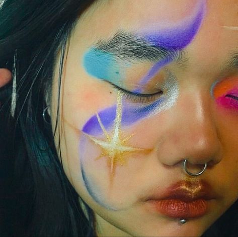 Green glowcore / glowwave Cute Makeup Ideas, Artsy Makeup, Funky Makeup, Learning Art, Painted Faces, Cool Makeup Looks, Creative Eye Makeup, Creative Makeup Looks, Inspo Board