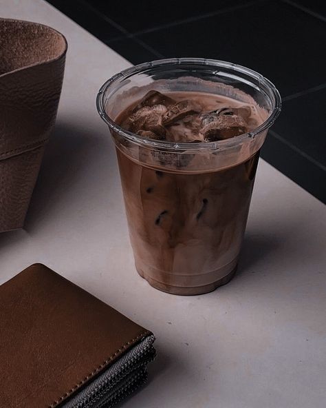 Hipster Wallpaper, Coffee Photos, Ice Coffee, Coffee Aesthetic, You're The Best, Night Aesthetic, Coffee Love, Cafe Food, Coffee Addict