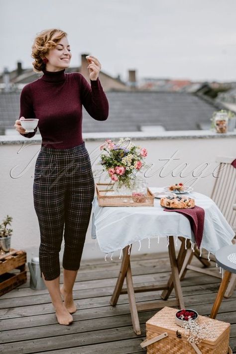 Vintage Outfits 1940s, Balcony Picnic, Vintage Outfits 80s, Vintage Outfits 70s, Vintage Outfits 50s, Vintage Outfits Classy, Picnic Outfit, Vintage Outfits 90s, Fashion 50s