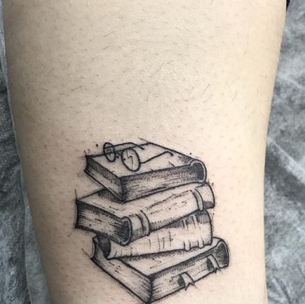 Hp Tattoo, Bookish Tattoos, Literary Tattoos, Shape Tattoo, Inspiration Tattoo, Harry Potter Tattoos, Harry Potter Tattoo, Tattoos Geometric, Drawing Tattoo