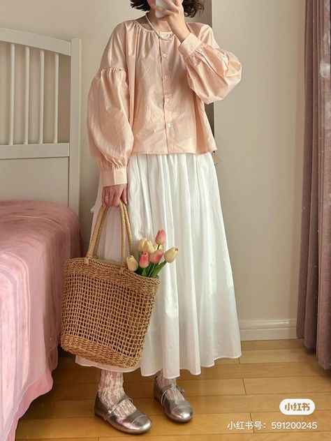 Cute Outfit With Long Skirt, Cool Tone Clothes, Tops For Long Skirts, Plus Size Aesthetic Outfits, Modest Girly Outfits, Girly Style Outfits, Simple Casual Outfits, Mori Fashion, Cute Modest Outfits