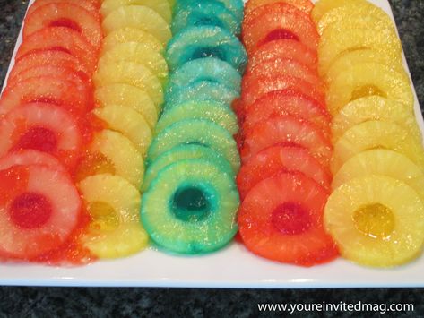 An easy yet colorful way to serve pineapple rings.  You can use for most any holiday but simply using Jello! Pineapple Candy Recipe, Sliced Pineapple, Pineapple Jello, Beach Ball Party, Jello Mold Recipes, Jolly Ranchers Candy, Candied Pineapple, Pineapple Rings, Mexican Snacks