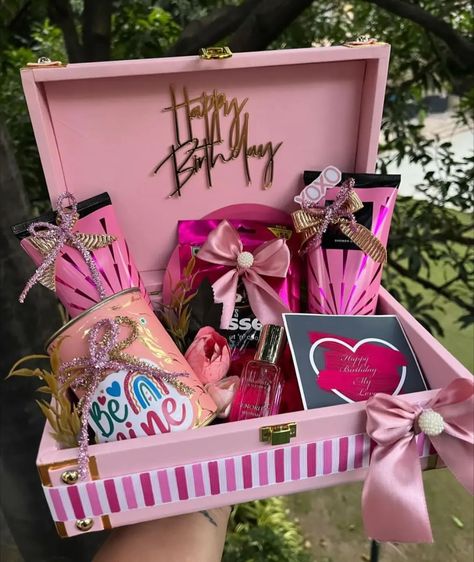 Birthday special customised trunk hamper 💞 Diy Gift Hamper Ideas Birthday, Small Birthday Hamper Ideas, Handmade Birthday Hamper Ideas, Pink Theme Hamper, Birthday Hamper, Hampers For Her, Trunk Boxes, Birthday Hampers, Birthday Special