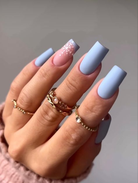 Xmas Nails Acrylic Blue, Winter Nails Light Blue And White, Powder Blue Christmas Nails, Christmas Nails Blue Short, Blue And White Christmas Nail Designs, White And Blue Nails Christmas, Blue And White Xmas Nails, Baby Blue Xmas Nails, Christmas Nail Designs Coffin Shape