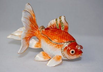 Orange Koi, Goldfish Art, Limoges Boxes, Gold Fish, Pretty Box, Jewel Box, Treasure Boxes, Fish Art, Koi Fish