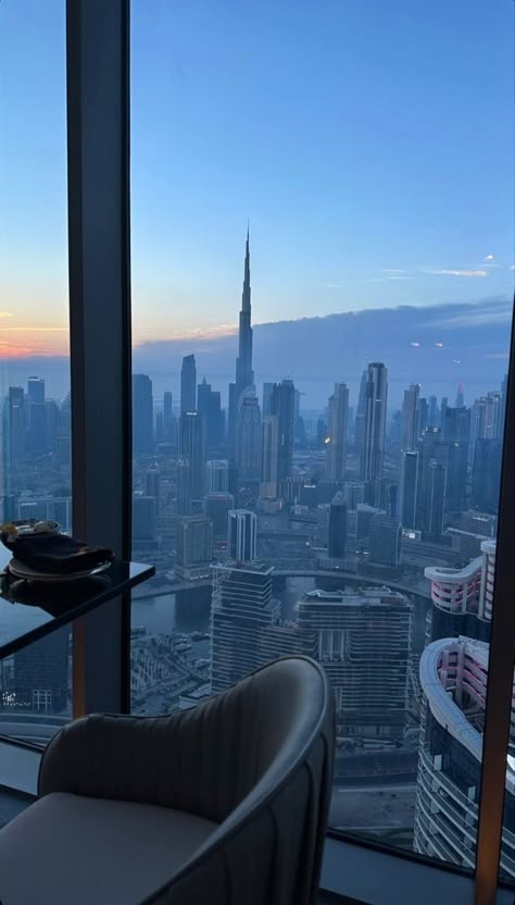 Dubai Penthouse View, Dubai Penthouse, Appartement New York, Aesthetic Dubai, Luxury Life Aesthetic, Penthouse View, Home Decor Videos, City View Apartment, Light Furniture