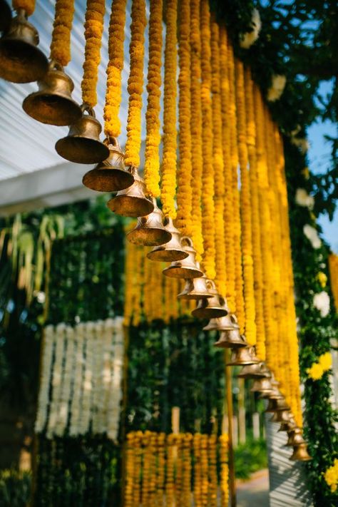 Marigold Flower Wedding Decoration, Satsang Decoration, Marigold Decoration, Marigold Wedding Decoration, Simple Floral Decor, Marigold Decor, Home Flower Decor, Wedding Background Decoration, Housewarming Decorations