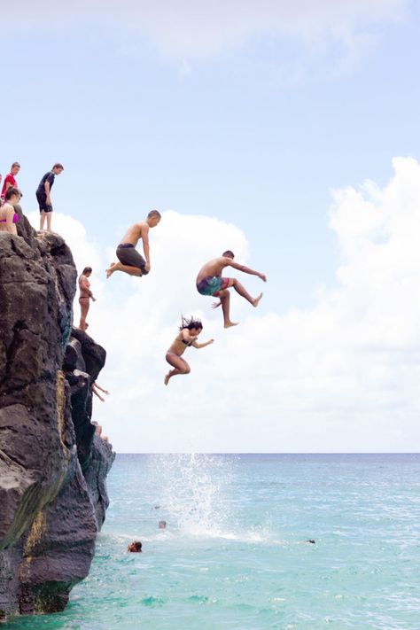 Oahu Hawaii Secrets, Oahu Things To Do, Things To Do On Oahu, Cliff Diving, Bustling City, Hawaii Life, Lake Pictures, Summer Bucket Lists, Best Beaches