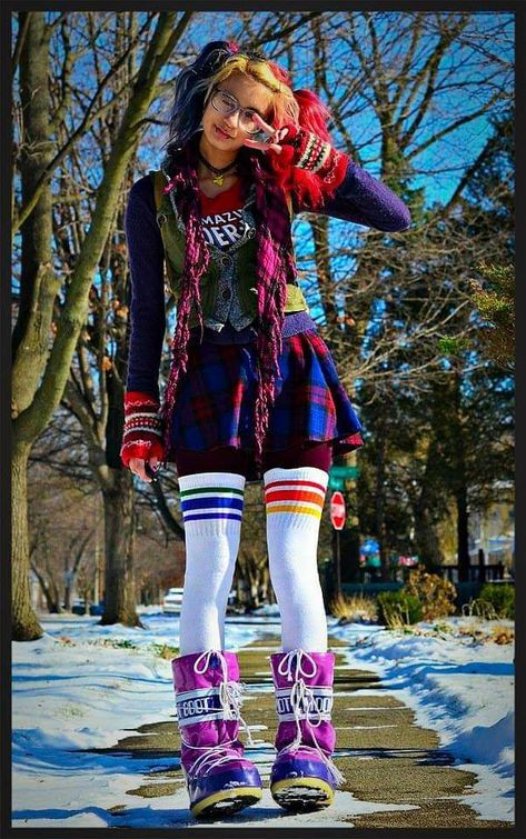 Space Grunge Fashion, 2000s Japanese Fashion, Space Grunge, Rainbow Outfit, Circle Scarf, Moon Boots, Japanese Street Fashion, Fashion People, J Fashion