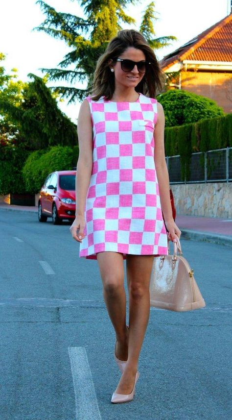 fashion Waistless Dresses, Tout Rose, Preppy Girls, Pink Retro, Checkered Dress, Iconic Fashion, Elegante Casual, Amazing Fashion, Spring Fling