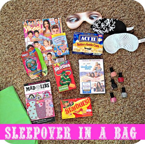 girl kits - A girl and a glue gun Sleepover Favors, Sleepover Kit, Birthday Sleepover, Family Drawing, Presents For Girls, Diy Presents, Diy Holz, Teen Birthday, Sleepover Party