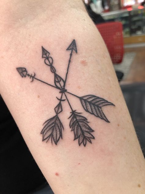 Three Arrows Tattoo, Friendship Arrow Tattoo, Arrow Tattoo Meaning, Bae Tattoo, Friend Tats, Bestie Tats, Arrows Tattoo, Meaning Of Arrow Tattoo, Group Tattoos