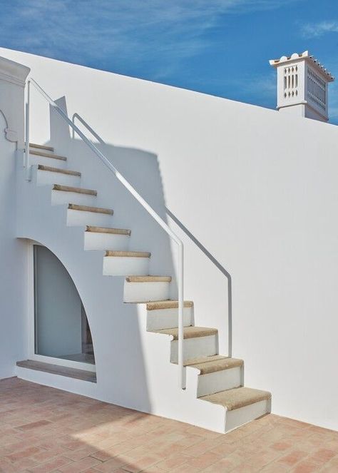 Greek Stairs, Mediterranean Stairs, Outside Staircase, Beach House Front Door, Small Space Stairs, Exterior Staircase, Greek Homes, Terrace House Exterior, Outside Stairs