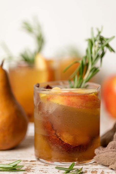 Roasted Apple Pear Mocktail - Orchids + Sweet Tea Pear Mocktail, Recipes 3 Ingredients, Easy Mocktail Recipes, Apple Drinks, Roasted Apples, Thanksgiving Drinks, Mocktail Recipes, Seasonal Fruit, Honeycrisp Apples