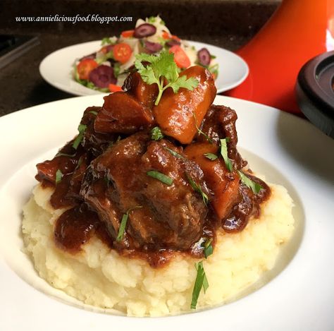 Braised Lamb Shanks Recipe, Oxtail Stew Recipe, Beef Oxtail, Oxtail Recipe, Red Wine Recipe, Oxtail Stew, Braised Lamb Shanks, Oxtail Recipes, Rosemary Garlic