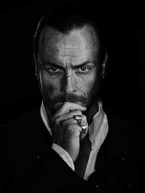 Captain Flint I can't even handle it. Flint Black Sails, Black Sails Starz, Charles Vane, Captain Flint, Toby Stephens, Starz Series, Black Sails, Pirate Life, Series Black