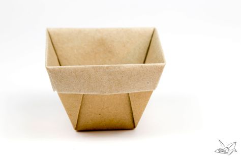 Learn how to fold two different versions of this Tapered Origami Box. The 1st is plain, 2nd looks like a plant pot, with a thick rim at the top. Origami Kutu, Origami Bowl, Box Origami, Origami Star Box, Geometric Origami, Paper Pot, Origami Models, Origami For Beginners, Origami Fashion