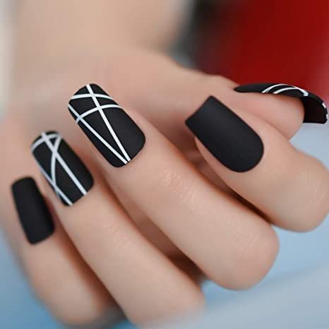 simplple tapered nails Black White Nails, Natural Manicure, Matte Black Nails, Lucet, Short Square Nails, White Nail, Gradient Nails, Nail Length, Fall Nail