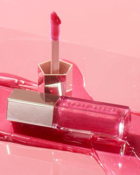 Pink Lip Gloss Aesthetic, Gloss Aesthetic, Lip Gloss Cosmetics, Kylie Jenner Lipstick, Lip Gloss Collection, Pink Lip Gloss, Deep Plum, Pink Vibes, Fenty Beauty