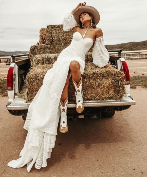 || Shes gone country || #southern #gal #westernstyle #rustic #modern #boho #truck #hay #meadowchic