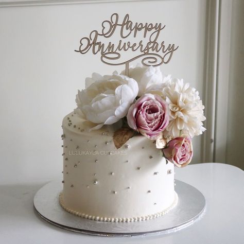 Flower cake | Happy anniversary cakes, Happy marriage anniversary cake, Wedding anniversary cakes Buttercream Anniversary Cake Ideas, Floral Anniversary Cake, 70th Wedding Anniversary Cake, Rokafied Cake, 50 Anniversary Cake Ideas, Marriage Cake Design, Marriage Anniversary Cake Design, Elegant Flower Cake, Anniversary Cakes Ideas