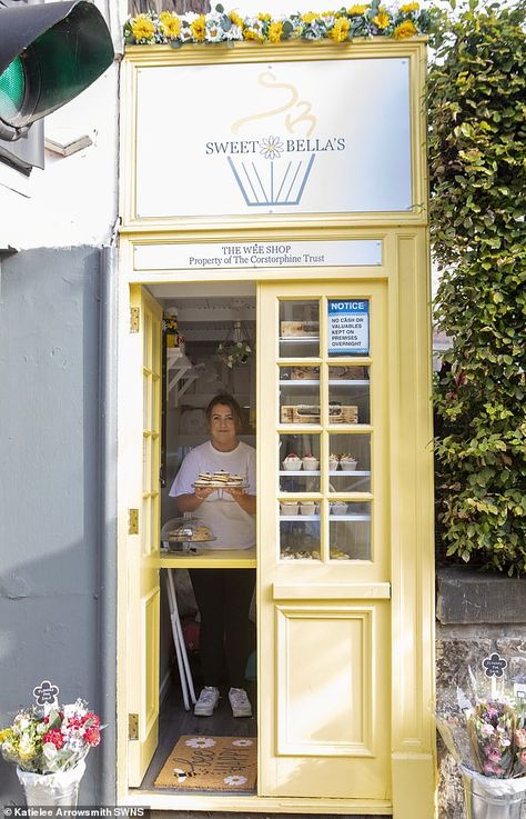 Micro Bakery Shop, Container Bakery Shop, Small Bakery Interior Design Ideas, Small Bakery Design, Bakery Ideas Interior, Cute Bakery Interior, Small Pastry Shop, Small Food Shop, Small Cake Shop