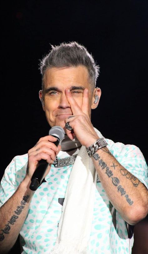 Robbie Williams on the Tecate Emblema main stage last night. Mexico. 15-05.2023 Robbie Williams Take That, Robbie Williams, New Photo Download, Photo Download, Pop Rock, Pop Music, Last Night, Take That, Collage