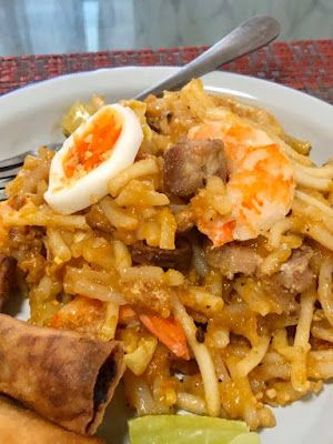 Filipino Pancit Malabon (Seafood Noodles) | Kocina De Pinay In Singapura Pancit Malabon Recipe, Pancit Palabok Recipe, Pancit Malabon, Peri Menopausal, Seafood Noodles, Filipino Pancit, Pancit Recipe, Shell Pasta Recipes, Fried Pork Belly