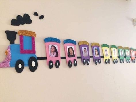 Kindergarten Birthday Wall Ideas, Saobracaj Vrtic, Birthday Board Classroom, Kindergarten Decorations, School Kids Crafts, Diy Classroom Decorations, School Board Decoration, Preschool Classroom Decor, Kindergarden Activities