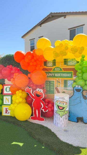 Sesame Street Birthday Backdrop, Elmo Balloon Garland, Sesame Street Balloons, Elmo Backdrop, Sesame Street Birthday Decorations, Happy Birthday Lucas, Elmo Themed Birthday Party, Mickey Mouse Clubhouse Birthday Party Decorations, Elmo Party Decorations