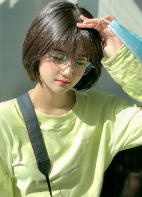 Short Hair Glasses, Japanese Short Hair, Soft Grunge Hair, Cool Hair Designs, Korean Short Hair, Asian Short Hair, Shot Hair Styles, Cute Hairstyles For Short Hair, Hair Stylist Life