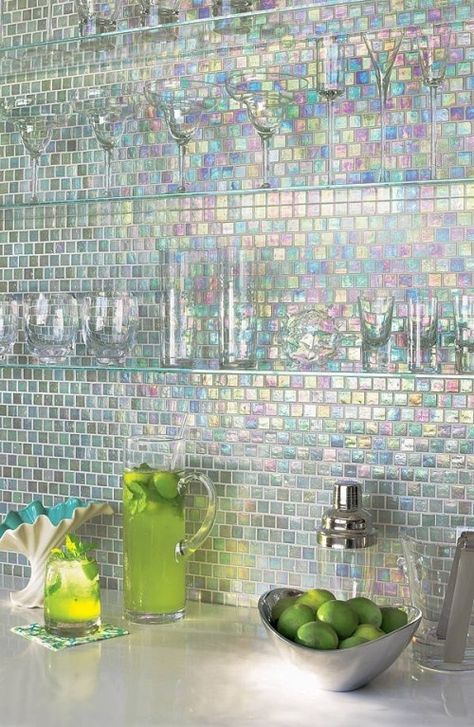 Mosaic tiling Creative Kitchen Backsplash, Iridescent Mosaic, Cocina Shabby Chic, Iridescent Tile, Unique Kitchen Backsplash, Herringbone Backsplash, Kitchen Glass, Glass Tile Backsplash, Chic Kitchen