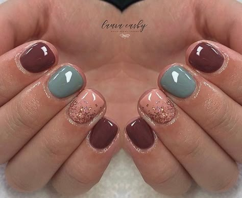 Head Kandy Nail Dip, Shellac Nails Thanksgiving, Fall Nails Ideas Dip Powder Short, End Of October Nails, Korean Manicure Ideas, Dip Short Nail Ideas, Fall Gel Manicure Ideas For Short Nails, Fall Gel Nails Ideas Autumn, Short Dip Nails Fall