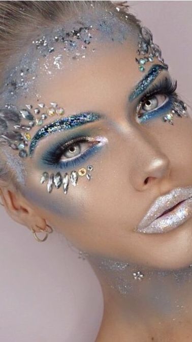 Character Costumes For Women, Shadow Photoshoot, Costumes For Women Halloween, Ice Makeup, Cabelo Pin Up, Ice Queen Costume, Ice Queen Makeup, Women Halloween Costumes, Make Carnaval