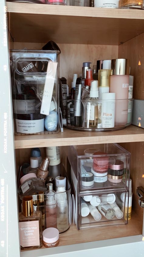 Makeup Organization In Closet, Lipstick Organization Ideas, Cosmetics Organization Ideas, Lipstick Organization, Makeup Organization Ideas, Clear Lipstick, Makeup Organizing, Bathroom Organizing, Organization Aesthetic