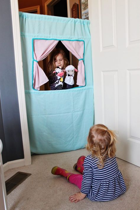 Fabric Puppet Theater, Puppet Show Stage, Doorway Puppet Theater, Puppet Stage, Theatre Diy, Puppets Diy, Paper Bag Puppets, Puppet Theatre, Puppet Patterns